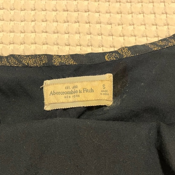 ABERCROMBIE & FITCH | Mini Dress | Black and Gold Flower | Small - Picture 4 of 7